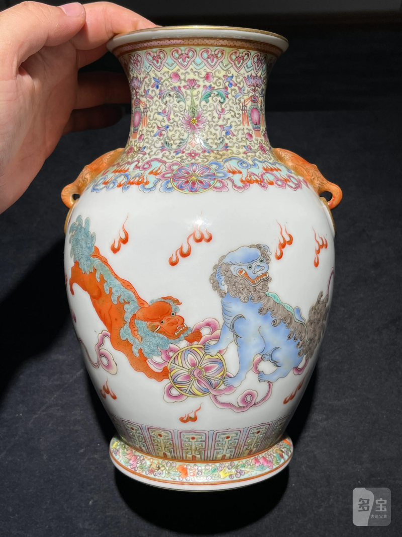 50年代 粉彩狮子绣球纹铺首尊 - 图3